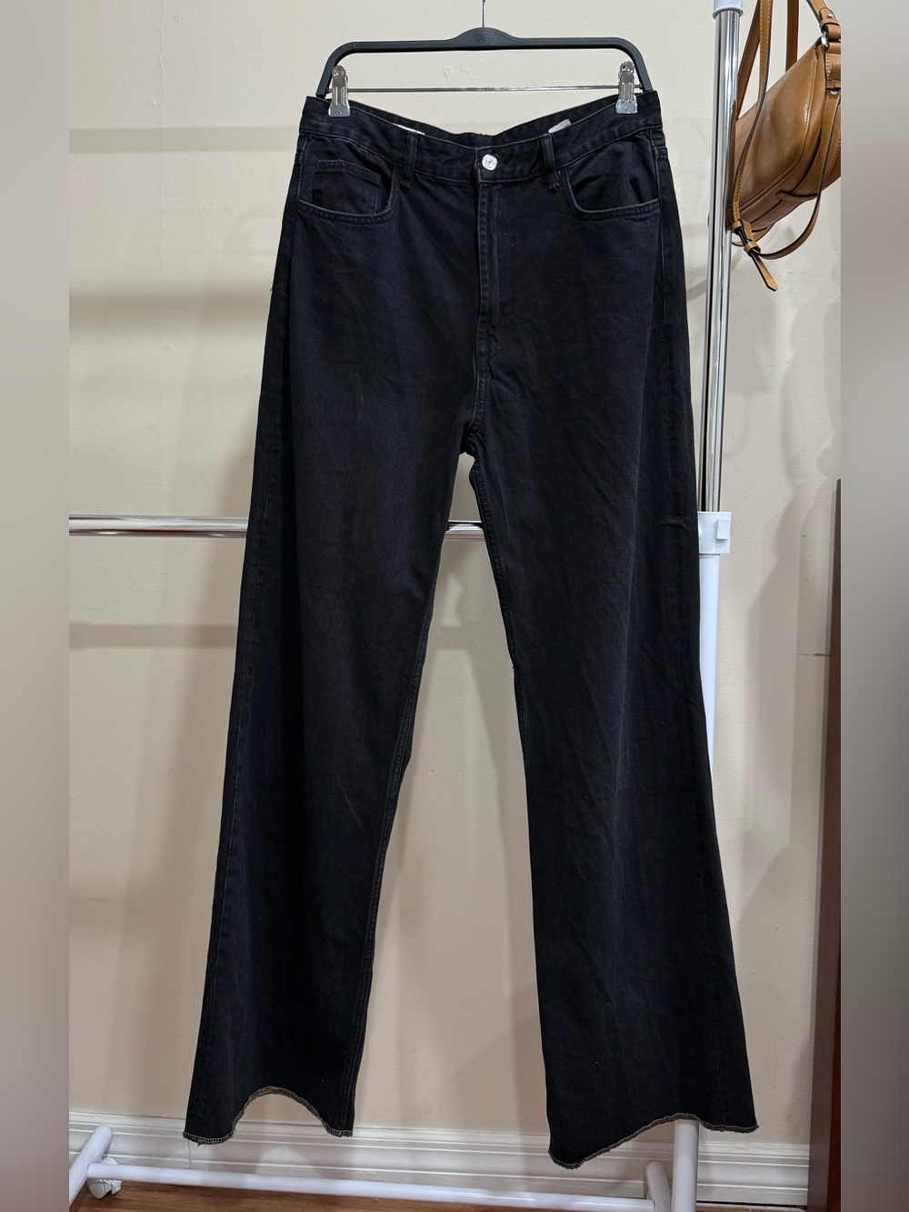 ZARA Black Wide Leg Jeans Size US 8 EU 40 Raw Hem